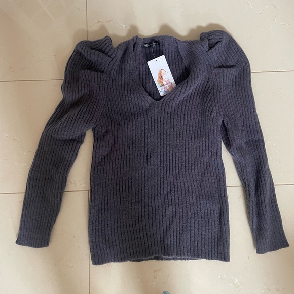 Gray V-Neck Sweater for Women with Puff Sleeve size S - Picture 5 of 5